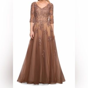 La Femme Floral Lace & Tule Gown ALine Mother of the Bride Dress Cocao Sze 4 NWT